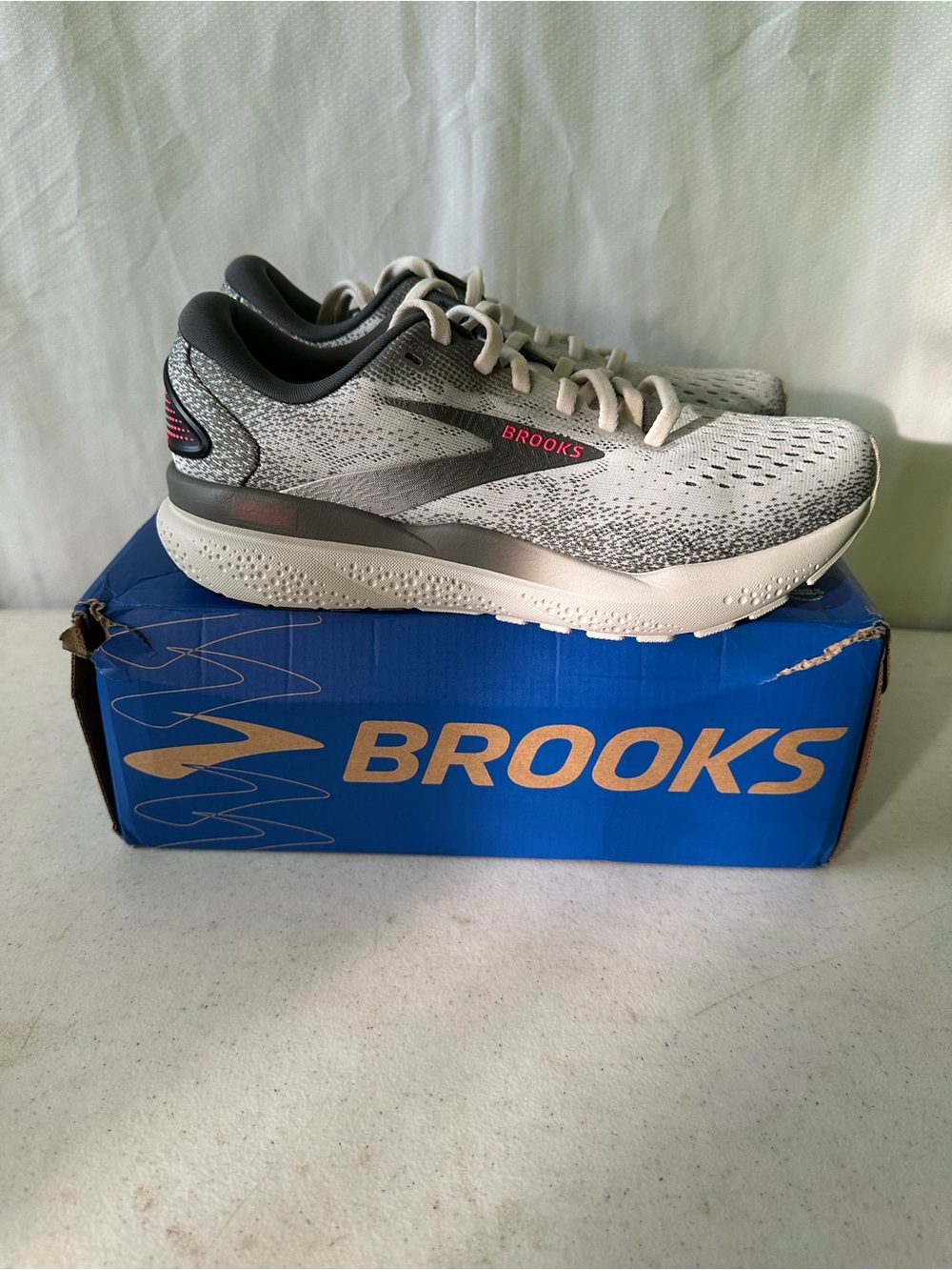 Brooks Ghost 16 Womens Running Shoes Gray Pink Size 7.5 B Athletic Sneaker